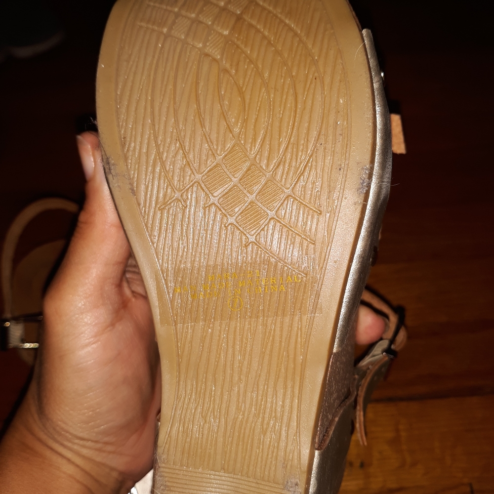 Shoes - Picture 4 of 5